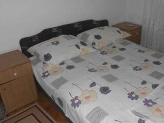 Гостевой дом Rudi Улцинь Двухместный номер с 1 кроватью и собственной ванной комнатой вне номера-1