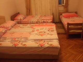 Гостевой дом Rudi Улцинь Четырехместный номер с собственной ванной комнатой-2