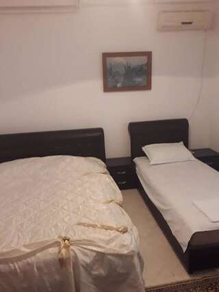 Гостевой дом Rudi Улцинь Трехместный номер, вид на сад-4